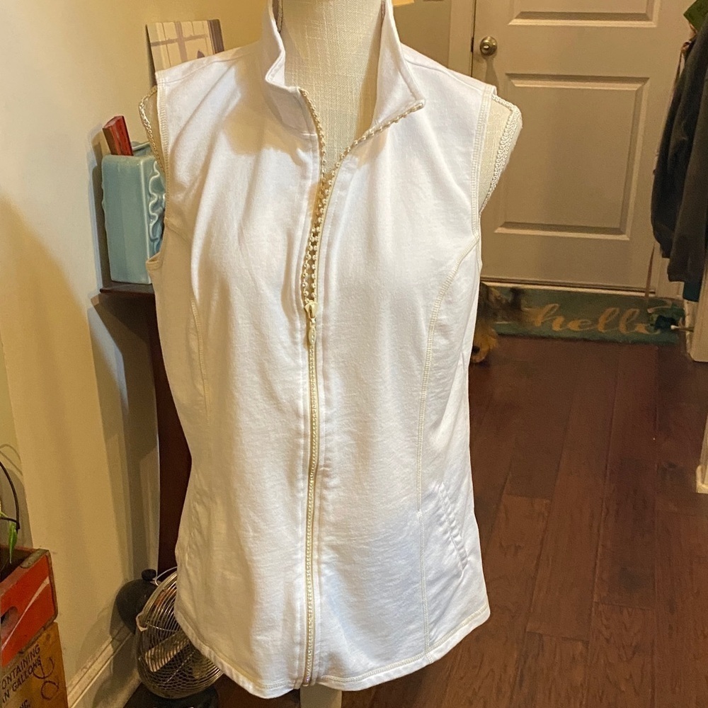 Quacker factory Women's White Sleeveless Zip-Up Top